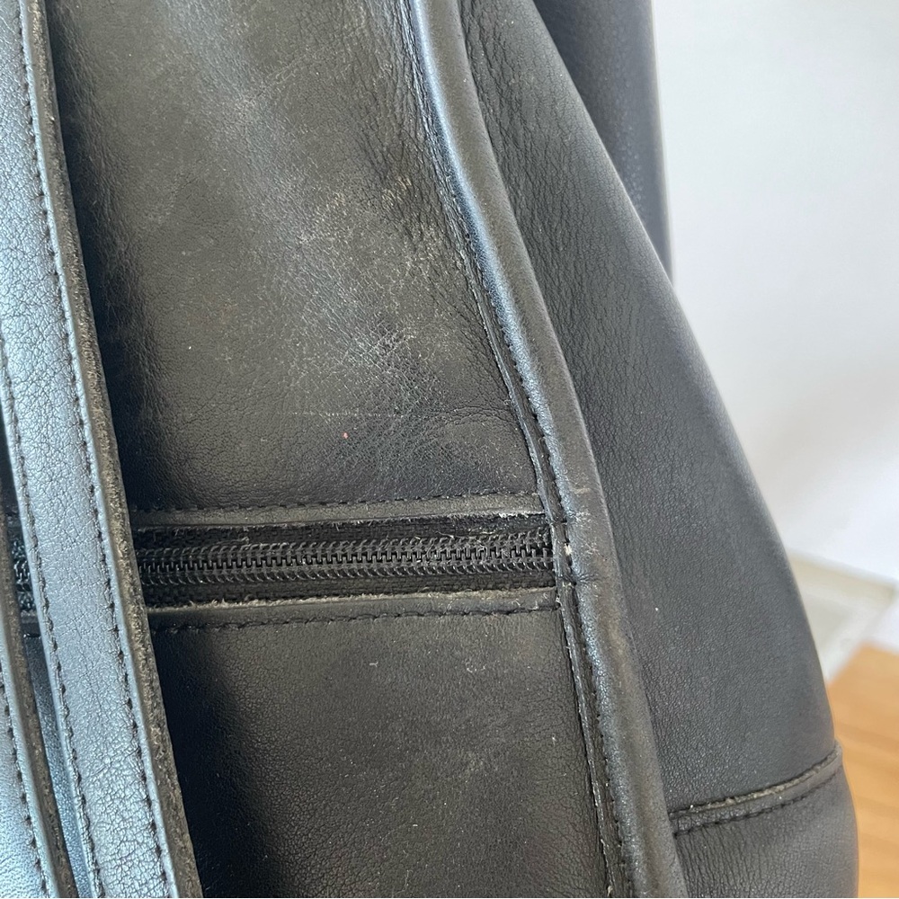 Vintage COACH Black Leather Backpack with Turn-Lock Closure - Picture 6 of 9